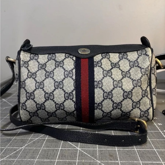 GUCCI vintage web monogram crossbody bag - Picture 1 of 17